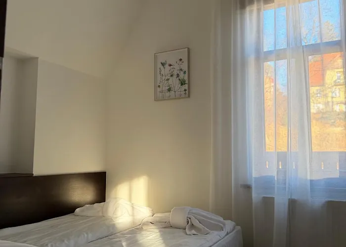 654 Bed and Breakfast 3*